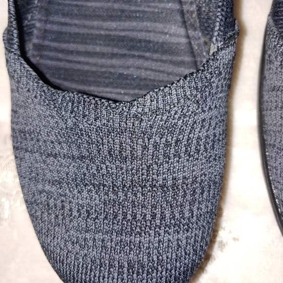 Skechers memory foam shoes. Size 9. - Picture 4 of 10